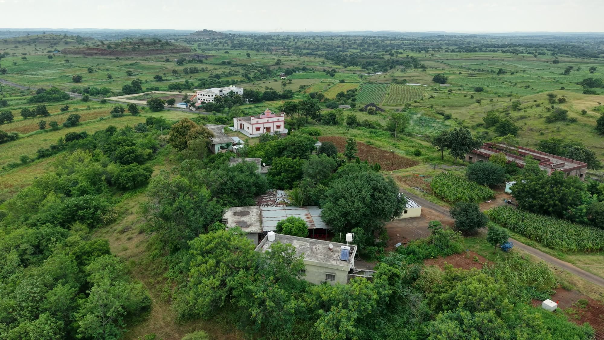 आश्रम परिसराचे ड्रोनमधून दृश्य